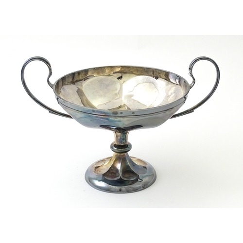 356 - A silver twin handled pedestal dish hallmarked Birmingham 1909, maker Mappin & Webb Ltd. Approx. 5