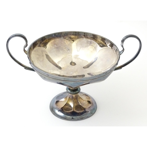 356 - A silver twin handled pedestal dish hallmarked Birmingham 1909, maker Mappin & Webb Ltd. Approx. 5