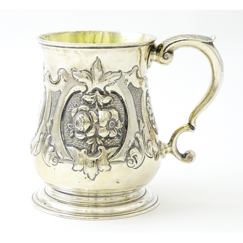 364 - A George II silver mug hallmarked London 1759, maker Thomas Rush. Approx. 4