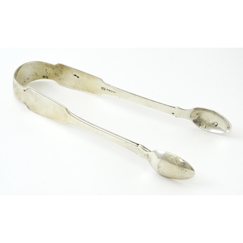 366 - Irish silver sugar tongs hallmarked Dublin 1824, bearing maker's marks for Christopher Eades and M. ... 