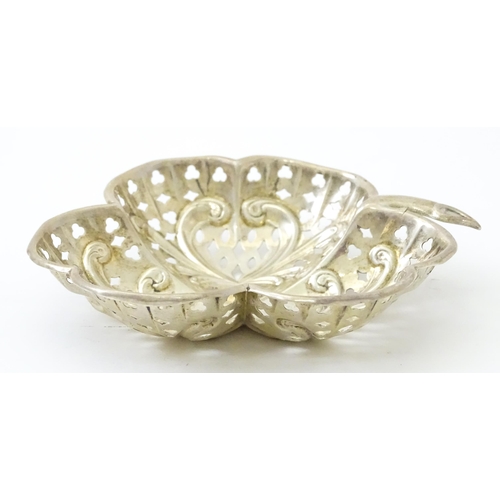 384 - A silver bon bon dish formed as a clover leaf with pierced decoration, hallmarked Birmingham 1901. m... 