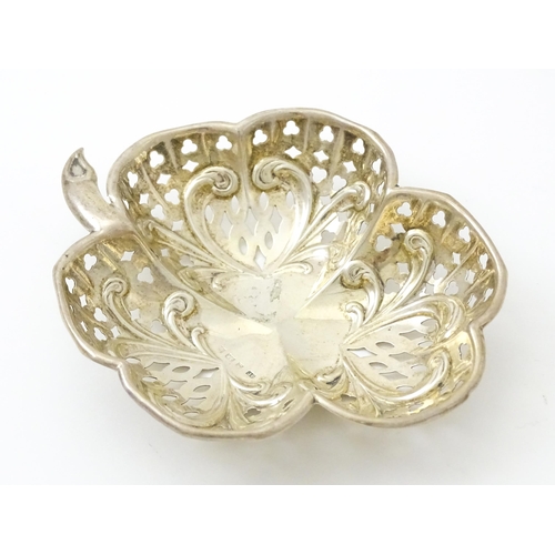 384 - A silver bon bon dish formed as a clover leaf with pierced decoration, hallmarked Birmingham 1901. m... 