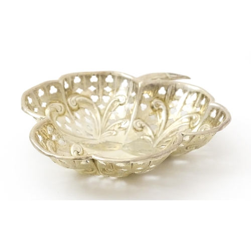 384 - A silver bon bon dish formed as a clover leaf with pierced decoration, hallmarked Birmingham 1901. m... 