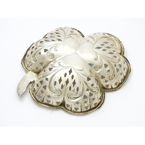 384 - A silver bon bon dish formed as a clover leaf with pierced decoration, hallmarked Birmingham 1901. m... 