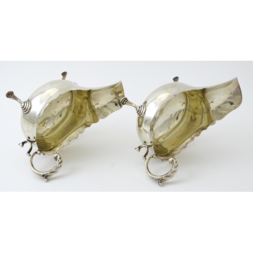 386 - A pair of silver sauce boats hallmarked Sheffield 1926, maker Thomas Bradbury & Sons Ltd. Approx. 5 ... 