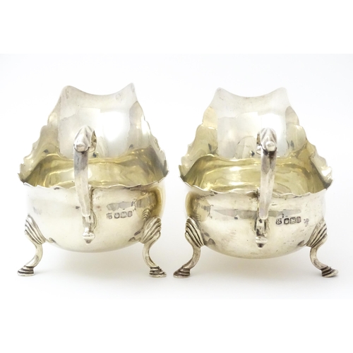 386 - A pair of silver sauce boats hallmarked Sheffield 1926, maker Thomas Bradbury & Sons Ltd. Approx. 5 ... 