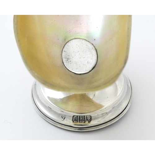 392 - A silver pedestal salt with mother of pearl bowl, hallmarked London 1907. Approx. 1 1/4