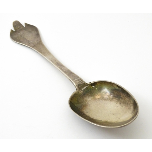 394 - An early 18thC silver trefid spoon with rat tail bowl, maker IC possibly Jonah Clifton. Approx. 8