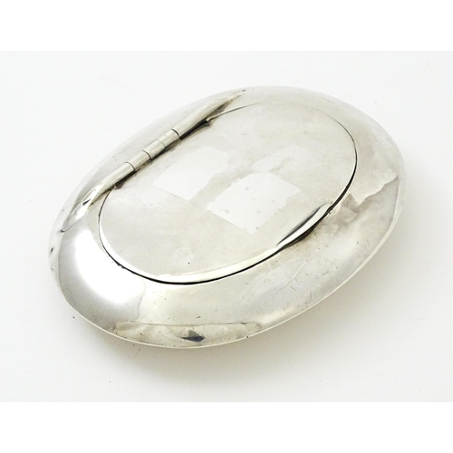 402 - A silver snuff / tobacco box of oval form hallmarked Birmingham 1905, maker Constantine & Floyd Ltd.... 