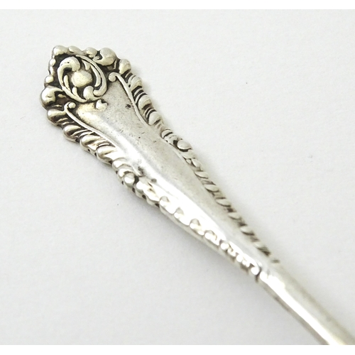 450 - A silver salt hallmarked London 1900. Together with an associated silver salt spoon hallmarked Birmi... 