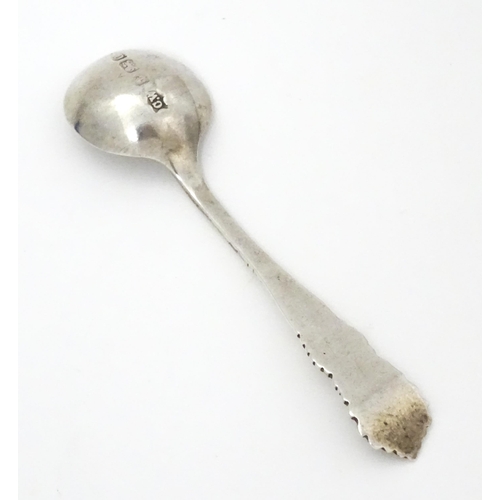 450 - A silver salt hallmarked London 1900. Together with an associated silver salt spoon hallmarked Birmi... 