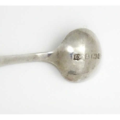 450 - A silver salt hallmarked London 1900. Together with an associated silver salt spoon hallmarked Birmi... 