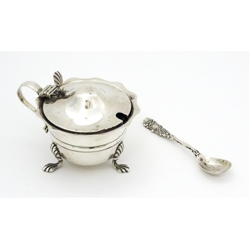 452 - A silver mustard pot hallmarked Birmingham 1902, maker Levi & Salaman. Together with an associated V... 