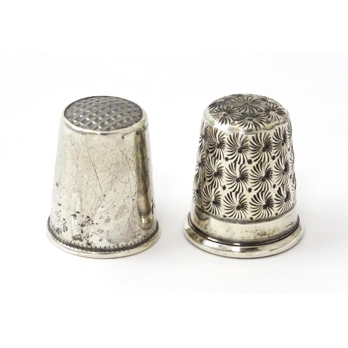 453 - A silver thimble hallmarked Chester 1919, maker Charles Horner. Together with a Continental silver t... 