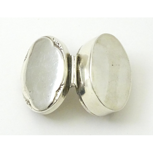 456 - A small silver / white metal pill box of oval form. Approx. 1