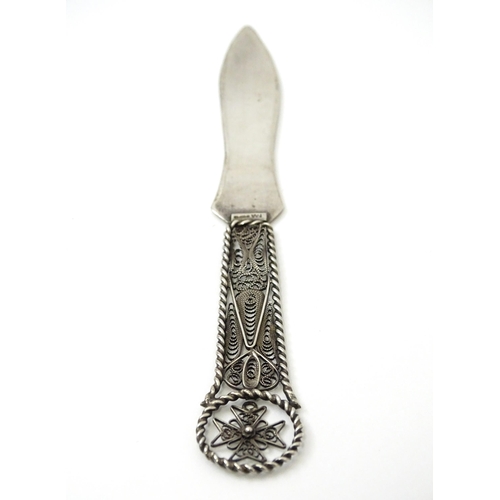 458 - A .925 silver letter opener, the handle with filigree detail with Maltese Cross decoration. Approx. ... 