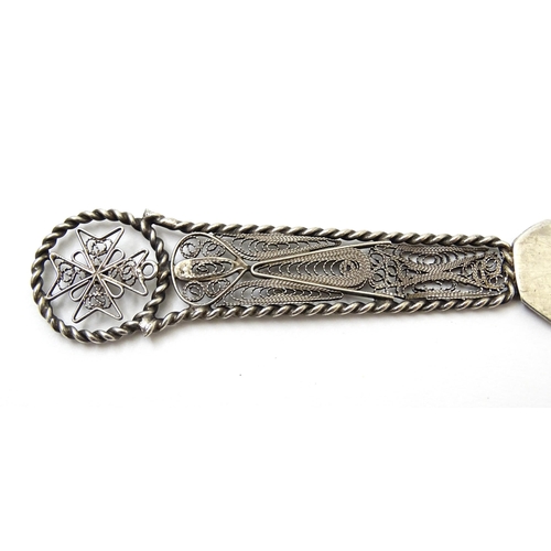 458 - A .925 silver letter opener, the handle with filigree detail with Maltese Cross decoration. Approx. ... 