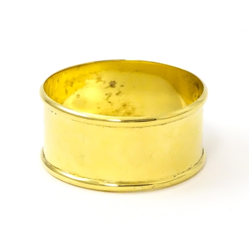 459 - A silver gilt napkin ring hallmarked London 2001, maker Douglas Pell Silverware (Approx. 13g)