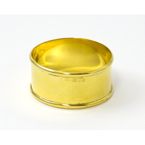 459 - A silver gilt napkin ring hallmarked London 2001, maker Douglas Pell Silverware (Approx. 13g)