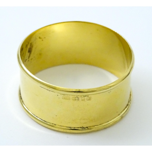 459 - A silver gilt napkin ring hallmarked London 2001, maker Douglas Pell Silverware (Approx. 13g)