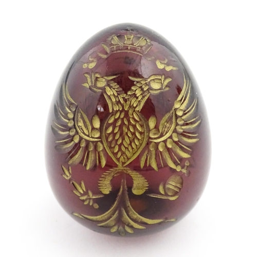 271 - A 20thC Russian glass egg with etched decoration depicting a double headed eagle to one side, and bu... 