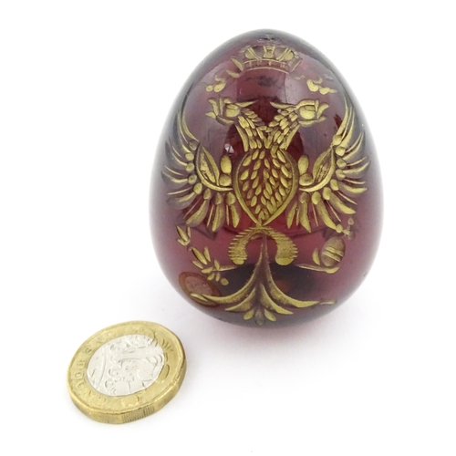 271 - A 20thC Russian glass egg with etched decoration depicting a double headed eagle to one side, and bu... 