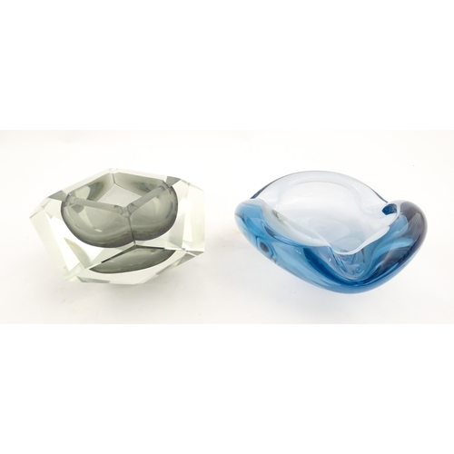 286 - Two glass ashtrays comprising a Murano glass Sommerso grey example and a turquoise glass example, po... 