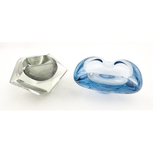 286 - Two glass ashtrays comprising a Murano glass Sommerso grey example and a turquoise glass example, po... 