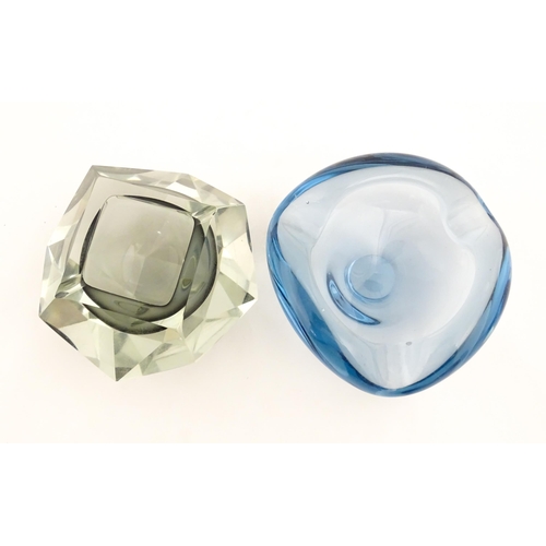 286 - Two glass ashtrays comprising a Murano glass Sommerso grey example and a turquoise glass example, po... 