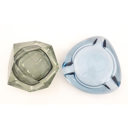 286 - Two glass ashtrays comprising a Murano glass Sommerso grey example and a turquoise glass example, po... 