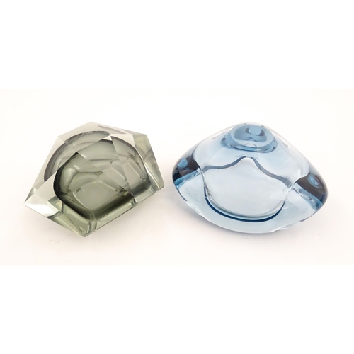 286 - Two glass ashtrays comprising a Murano glass Sommerso grey example and a turquoise glass example, po... 