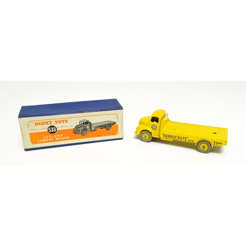 1161 - Toy: A Dinky Toys die cast scale model Leyland Cement Wagon, model no. 533. Boxed.