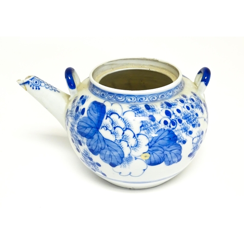 186 - A quantity of Chinese items to include a blue and white teapot with peony flower detail, a blue and ... 