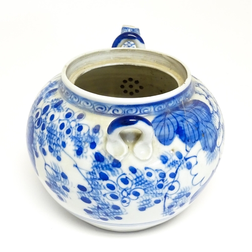 186 - A quantity of Chinese items to include a blue and white teapot with peony flower detail, a blue and ... 