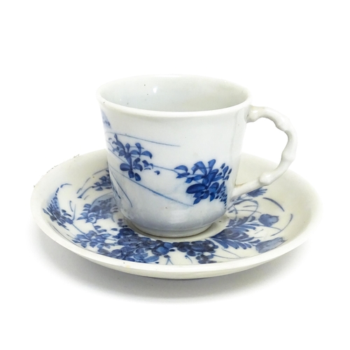 186 - A quantity of Chinese items to include a blue and white teapot with peony flower detail, a blue and ... 