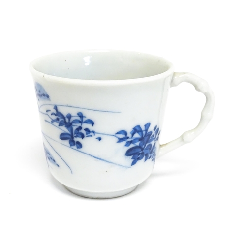 186 - A quantity of Chinese items to include a blue and white teapot with peony flower detail, a blue and ... 