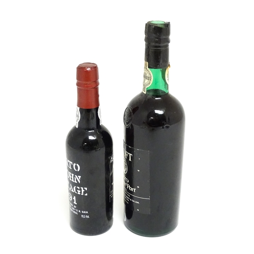 1148 - Two bottles of port, comprising a Croft vintage 1970 (approx 75cl) and a 37.5cl bottle of Porto Kroh... 