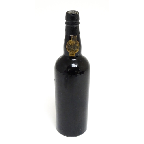 1151 - A bottle of Offley Boa Vista 1963 vintage port (approx 75cl), cased with corkscrew, stopper, spout a... 