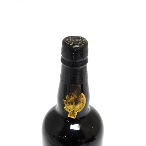 1151 - A bottle of Offley Boa Vista 1963 vintage port (approx 75cl), cased with corkscrew, stopper, spout a... 