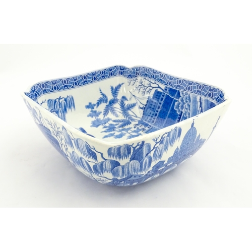 70 - A Spode blue and white bowl of squared form decorated in the Rome pattern. Marked under. Approx. 8 1... 