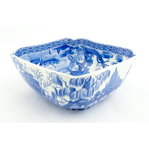 70 - A Spode blue and white bowl of squared form decorated in the Rome pattern. Marked under. Approx. 8 1... 