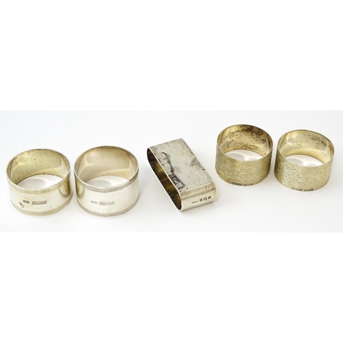 399 - Five assorted silver napkin rings to include a pair hallmarked Birmingham 1973, maker W I Broadway &... 