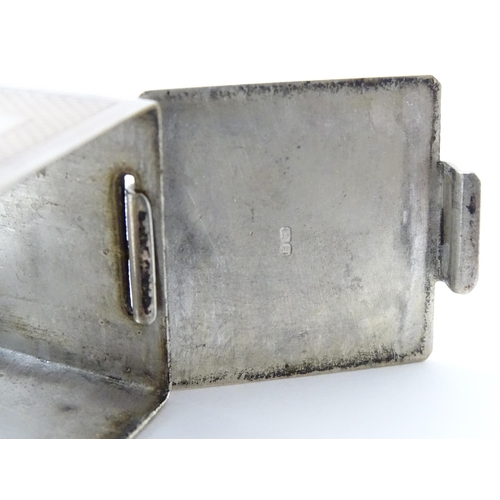 401 - A silver snooker chalk holder with engine turned decoration, hallmarked Birmingham 1991, maker Ari D... 