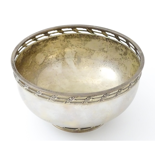 413 - A silver bowl with pierced decoration hallmarked Birmingham 1971, maker P&S. Approx. 5 1/4