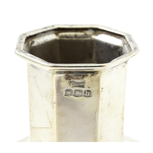 415 - A silver sugar caster hallmarked Sheffield 1929, maker Walker & Hall. Approx. 6 1/2