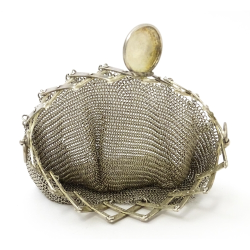 418 - A Continental .835 silver and white metal misers purse. Approx. 3 1/2