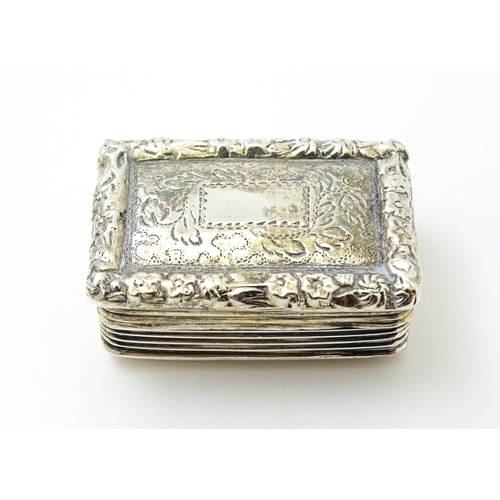 421 - A George IV silver vinaigrette opening to reveal a gilded interior with grille, hallmarked Birmingha... 