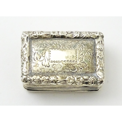 421 - A George IV silver vinaigrette opening to reveal a gilded interior with grille, hallmarked Birmingha... 