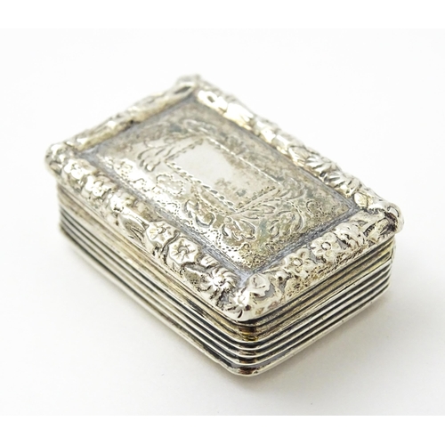 421 - A George IV silver vinaigrette opening to reveal a gilded interior with grille, hallmarked Birmingha... 