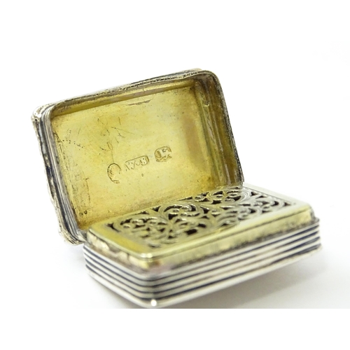 421 - A George IV silver vinaigrette opening to reveal a gilded interior with grille, hallmarked Birmingha... 